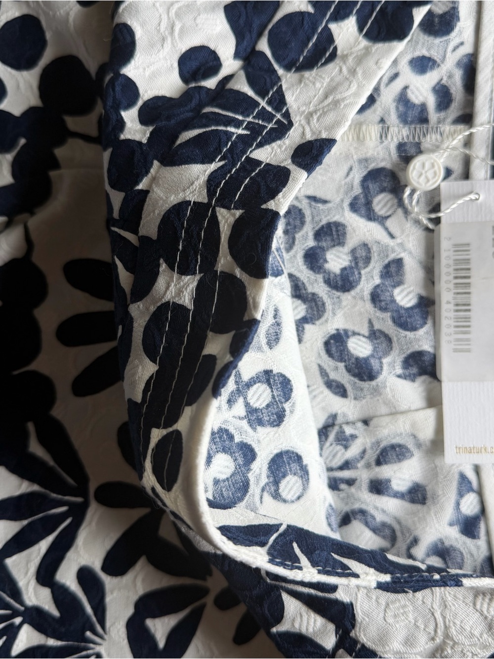 NWT Trina Turk Navy & White Botanical Print Shorts Size 6 - Picture 6 of 7